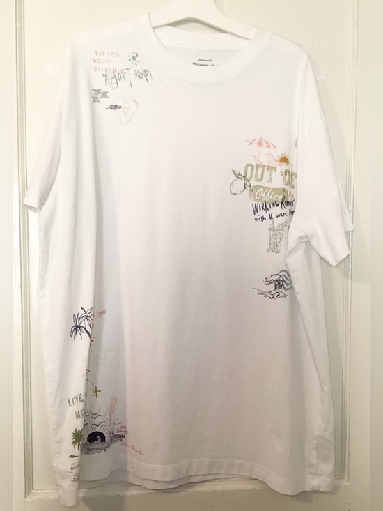 Abercrombie & Fitch Tops - A&F Women’s Oversized Beach Doodle Graphic Tee Large